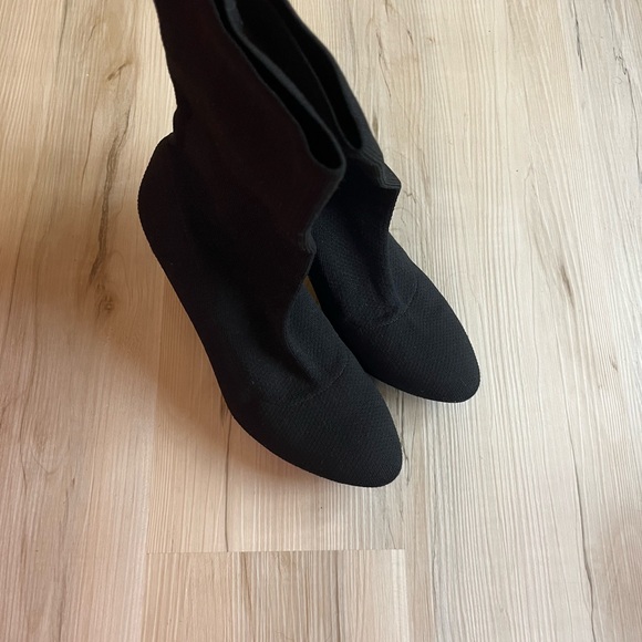 Size 10.5 Stuart Weitzman sock boots - Picture 2 of 4